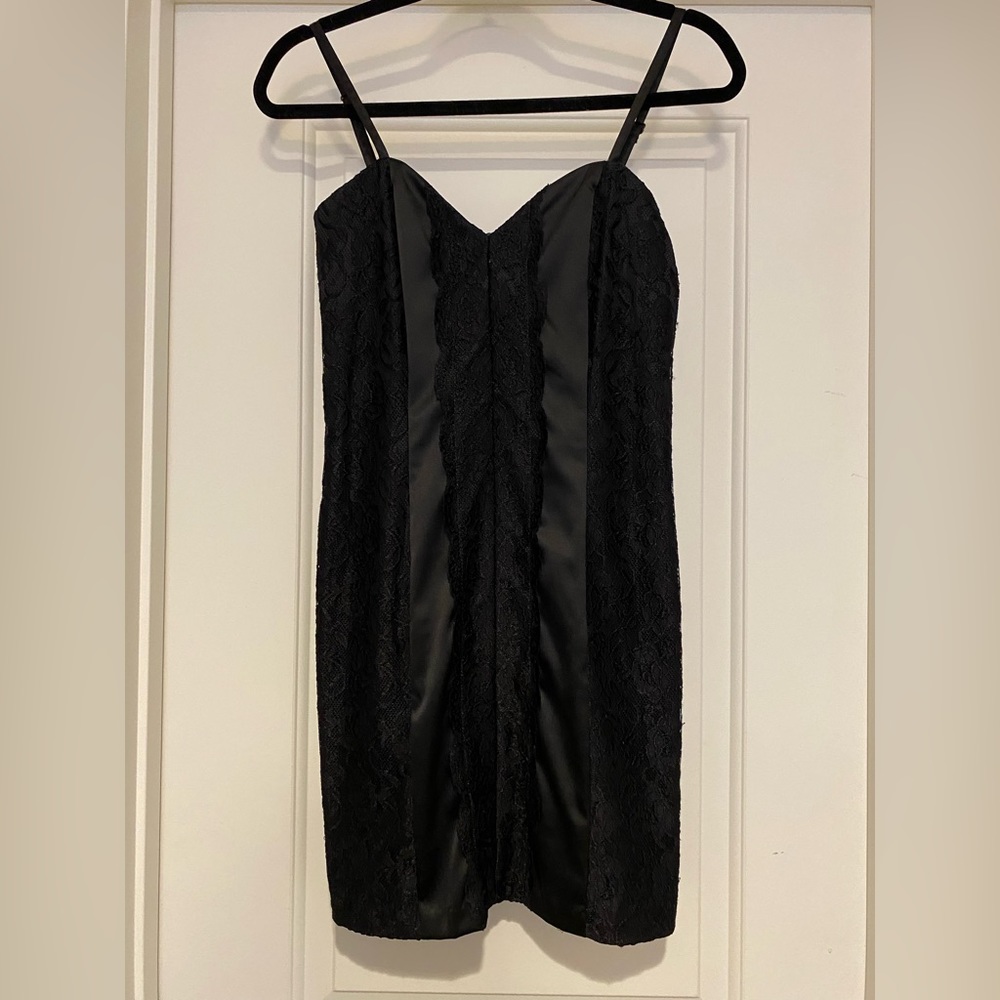 Spaghetti strap min dress with lace